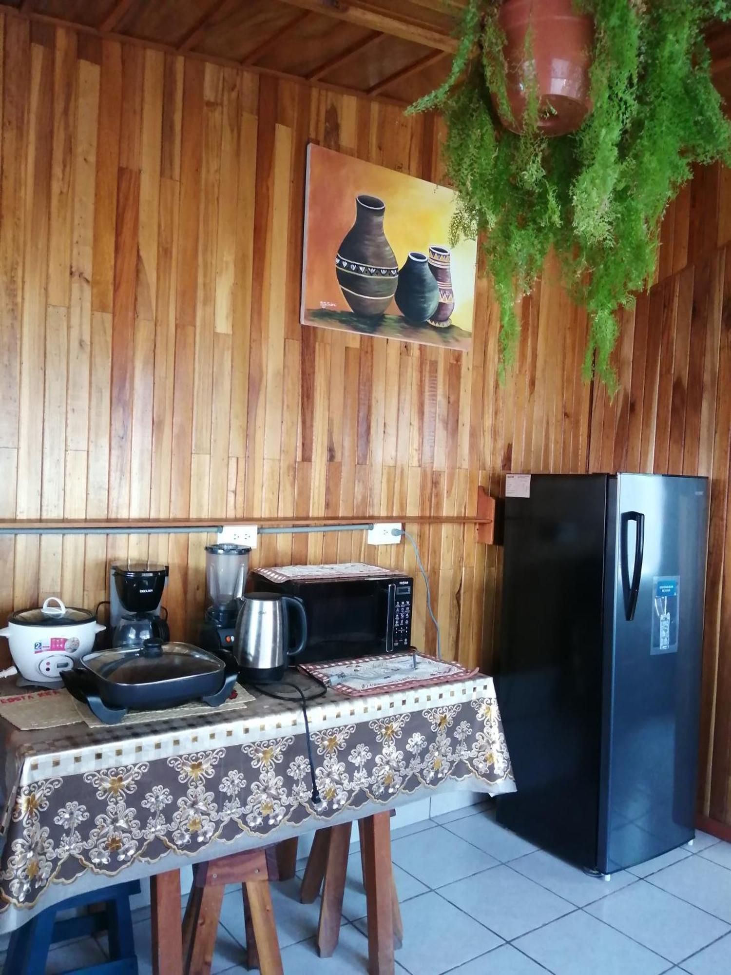 الجبل الأخضر Pension Y Cabinas Colibri B&B Costa Rica المظهر الخارجي الصورة