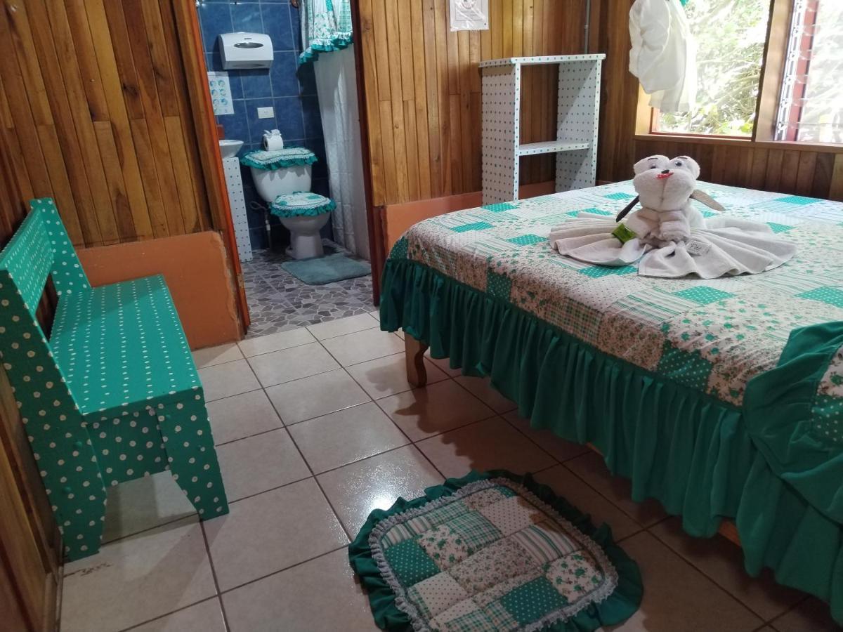 الجبل الأخضر Pension Y Cabinas Colibri B&B Costa Rica المظهر الخارجي الصورة