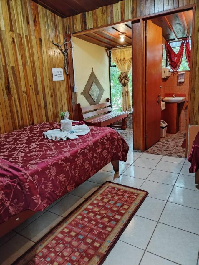 الجبل الأخضر Pension Y Cabinas Colibri B&B Costa Rica المظهر الخارجي الصورة